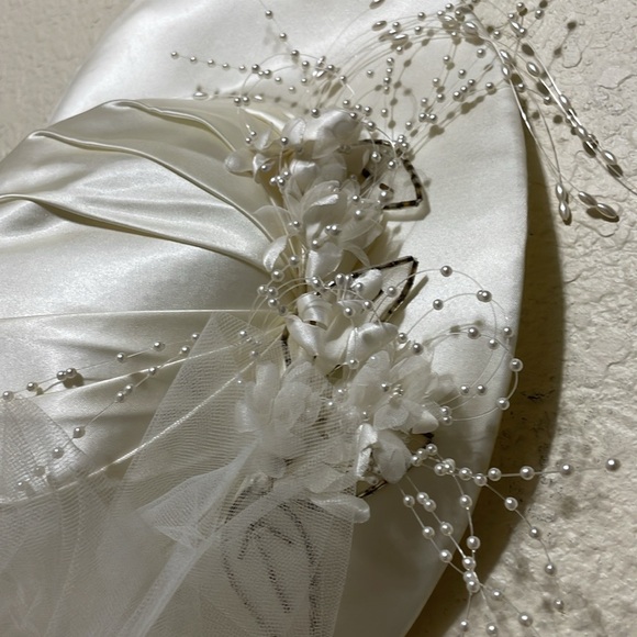 Vintage Wedding Hat And Veil With Beads. Very Beautiful And Classic. - Picture 5 of 9